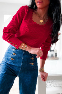 Pull fin rouge à maille ajourée