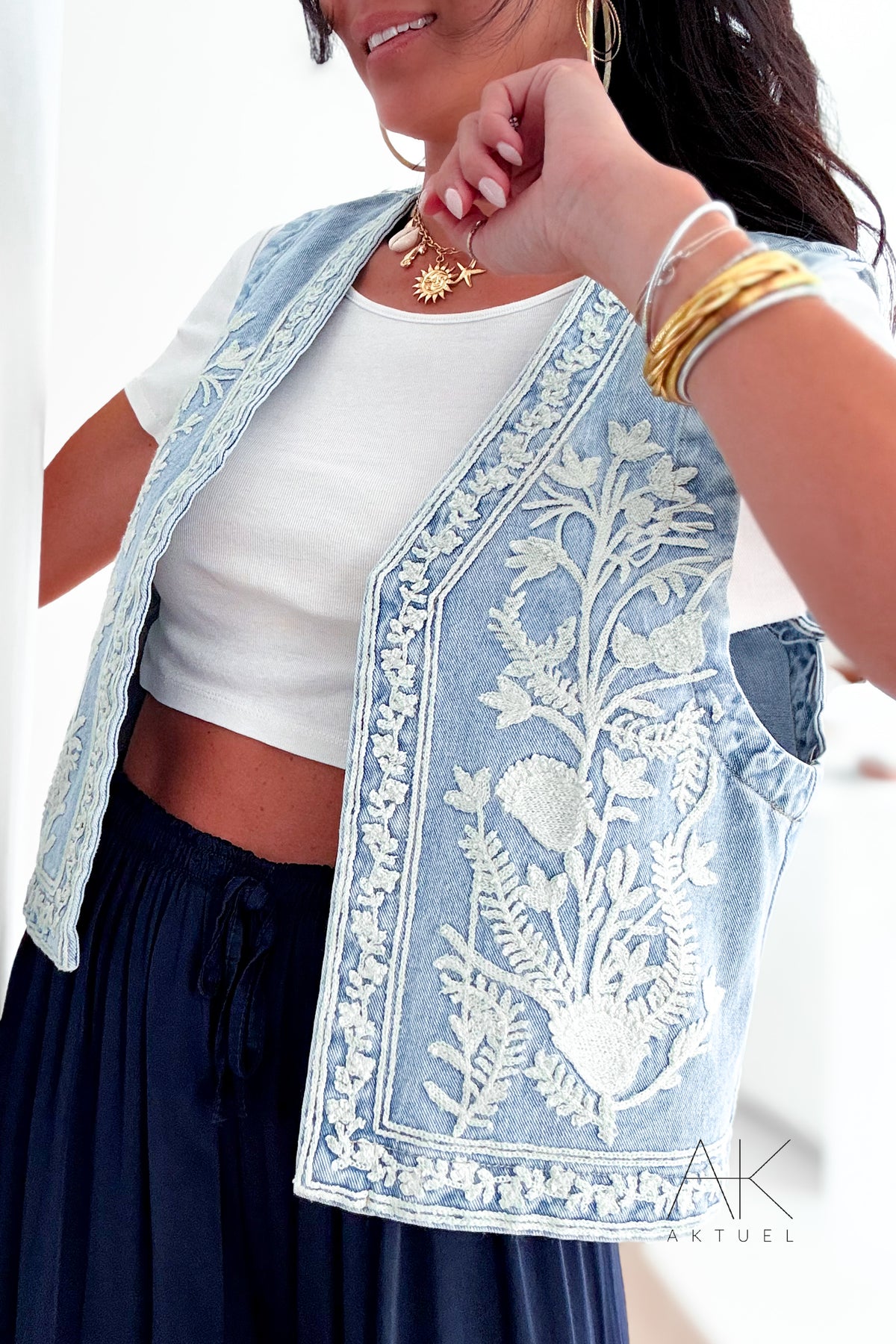 Gilet brodé en denim