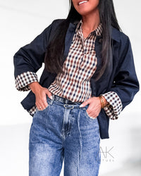 Veste trench courte bleu à revers carreaux