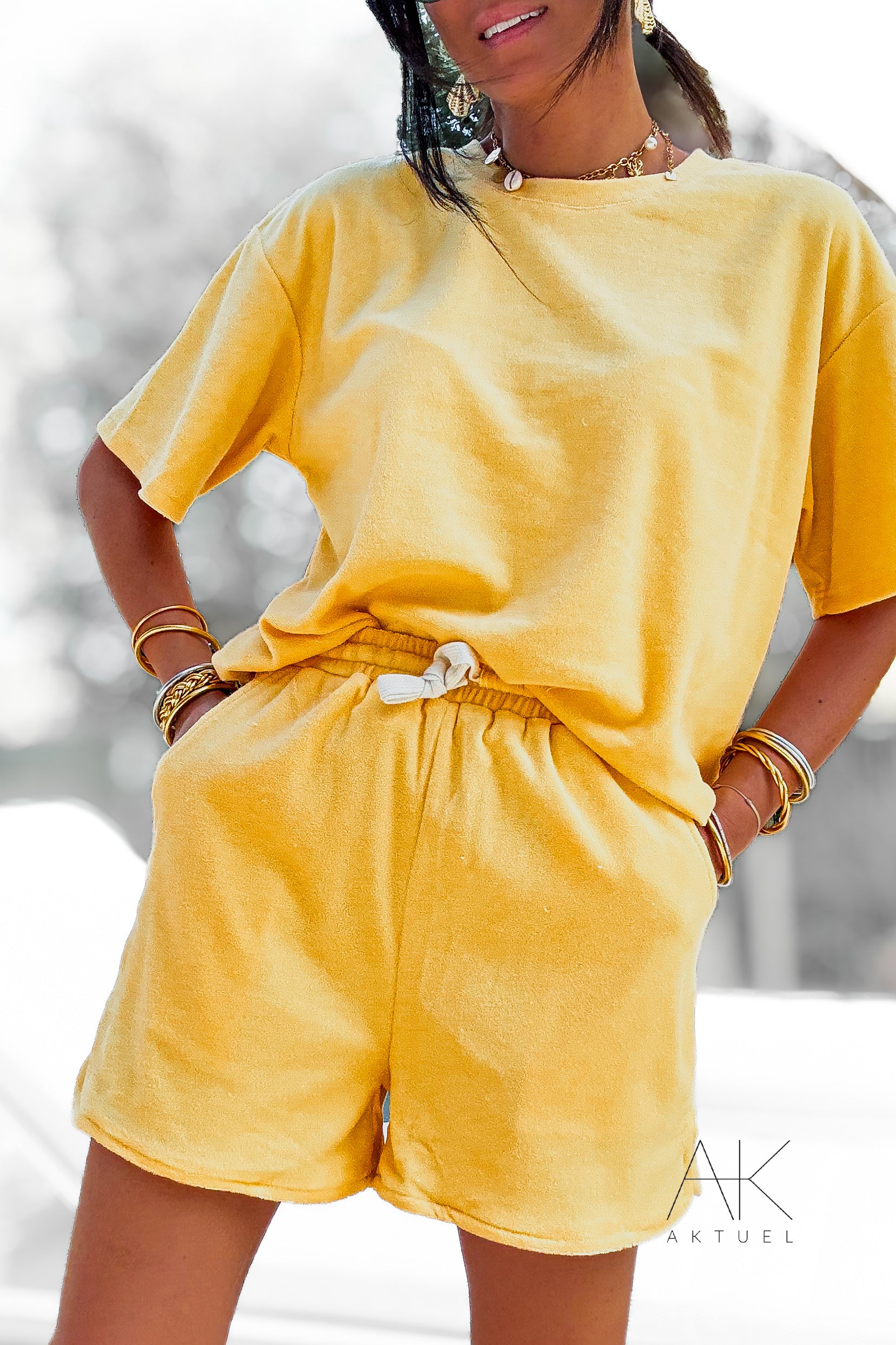 Short en éponge jaune