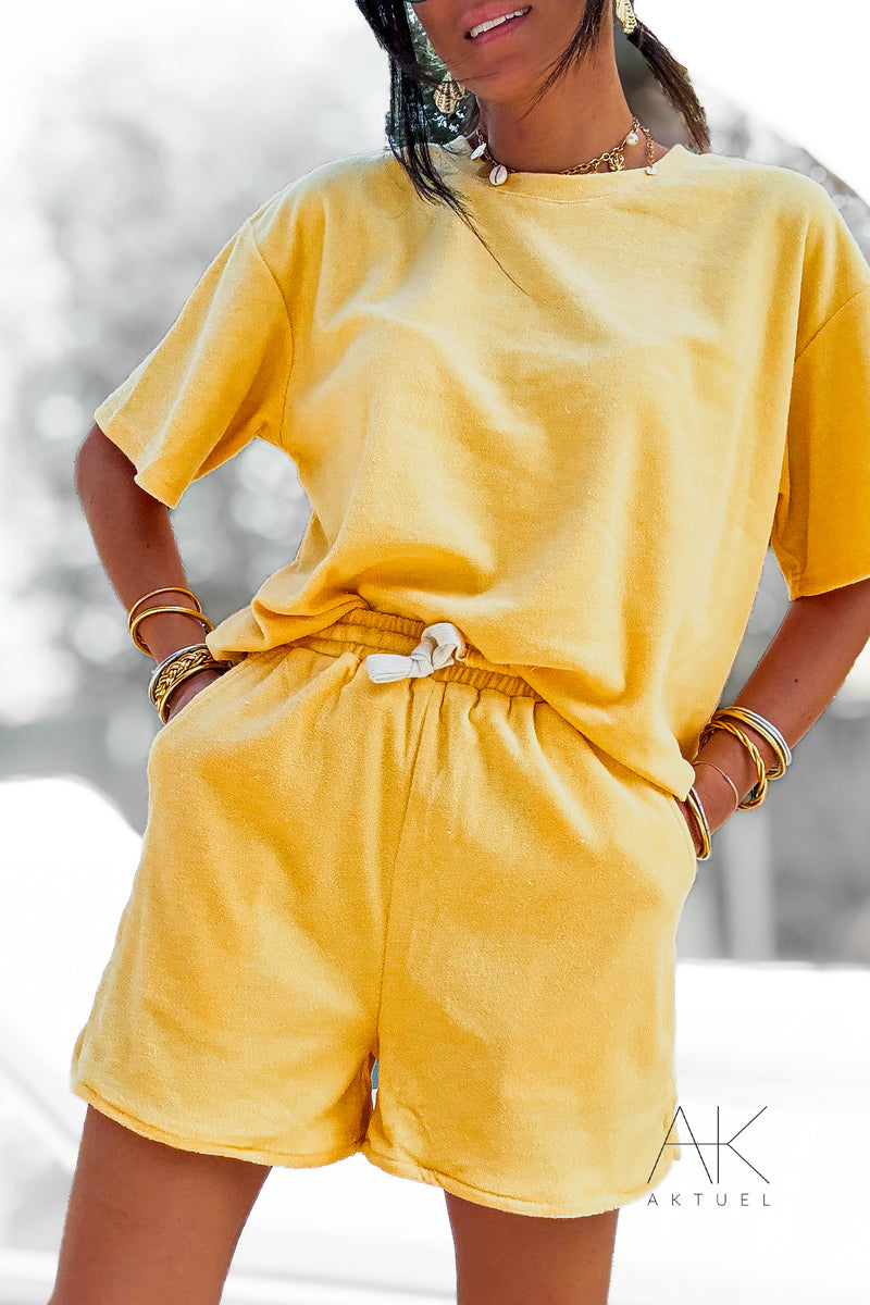 Short en éponge jaune