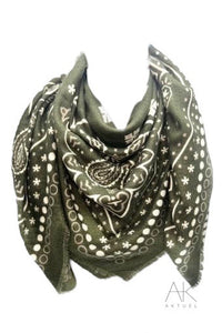 Foulard carré kaki imprimé bandana