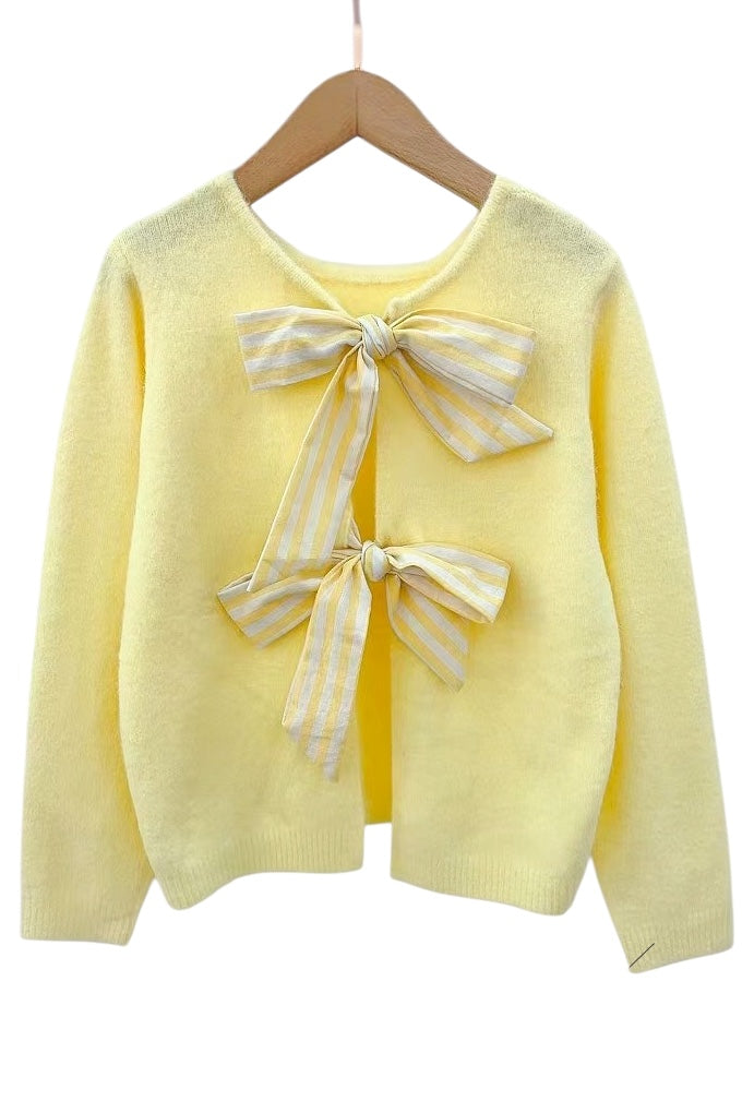 Pull jaune avec nœuds rayés