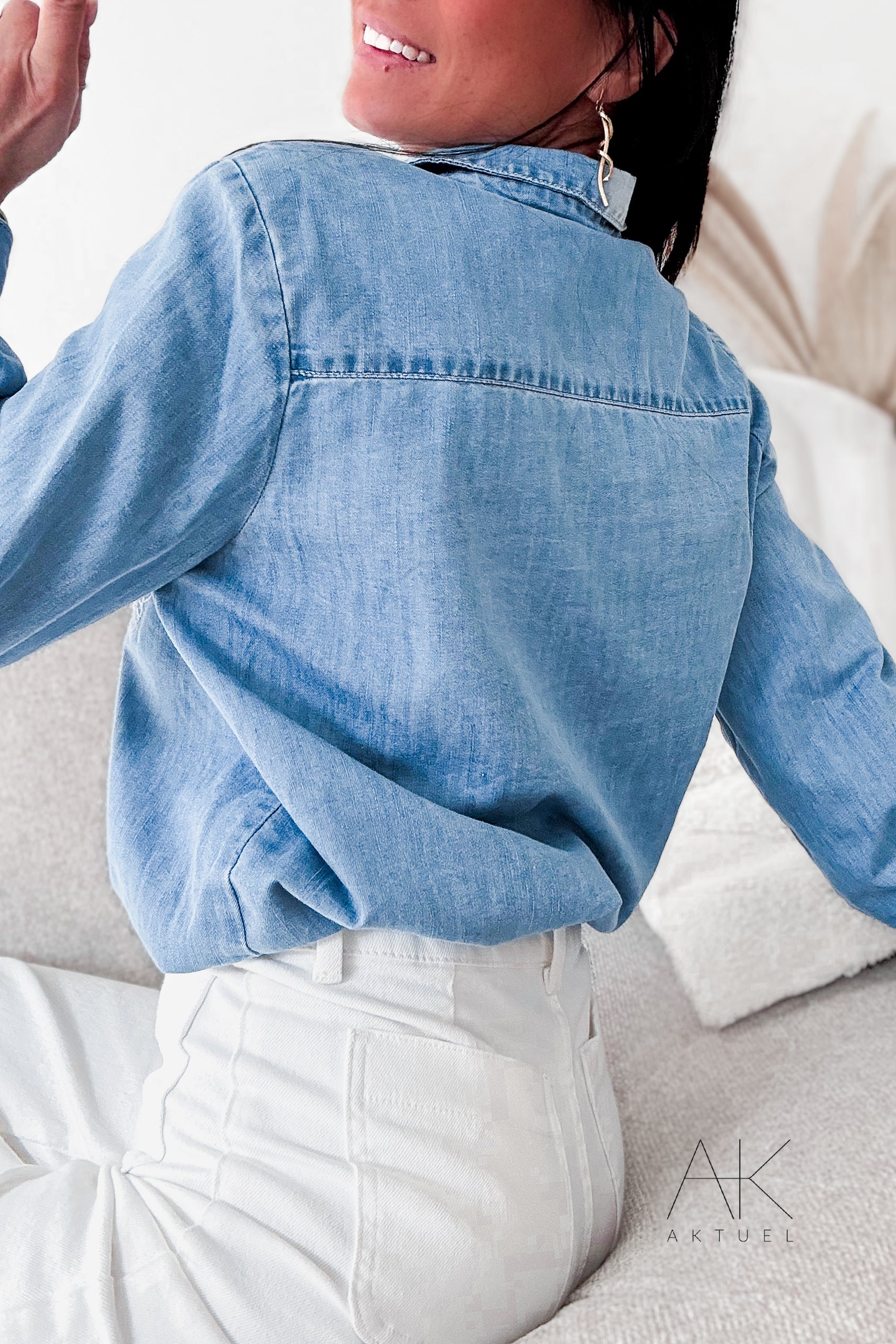 Chemise en jean brodée fleurs