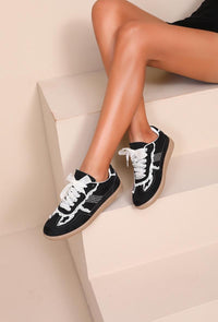 Basket noir finition dentelle