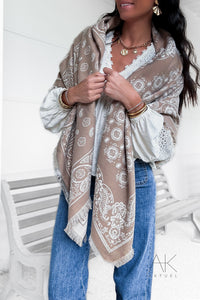 Foulard carré beige imprimé bandana
