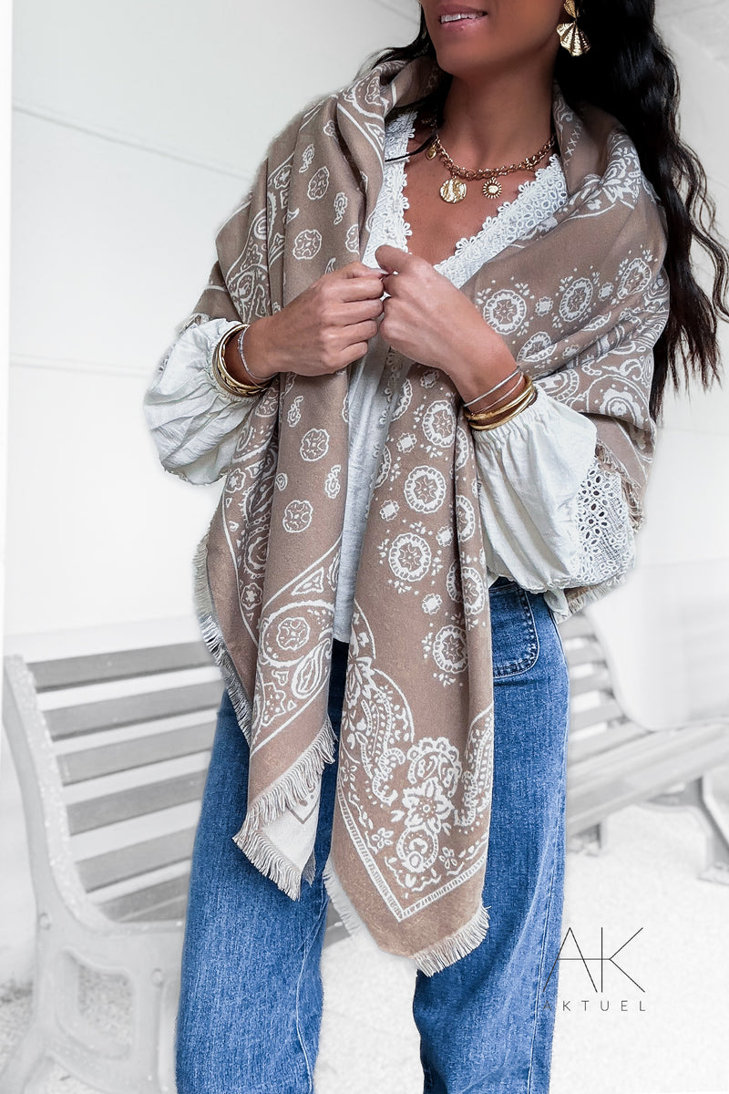 Foulard carré beige imprimé bandana