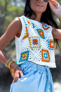 Top sans manches en crochet bleu, orange et jaune