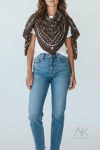 Foulard carré chocolat imprimé bandana