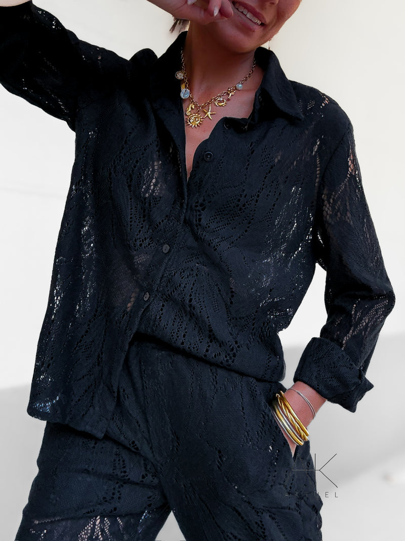 Chemise noire en dentelle