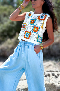 Top sans manches en crochet bleu, orange et jaune
