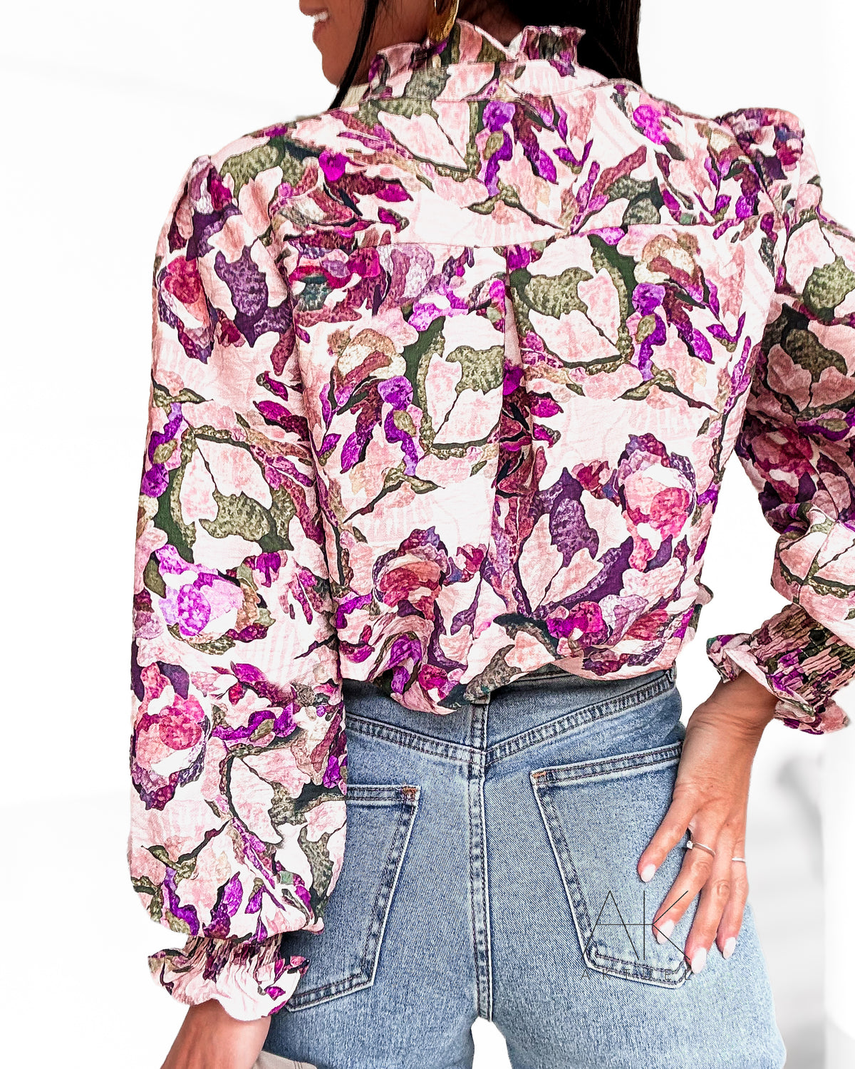 Blouse fleurie rose et violet – Col volanté et manches bouffantes