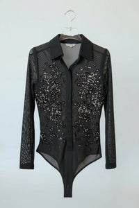 Body chemise transparente à sequins noirs