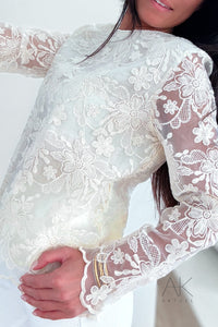 Top en dentelle brodée blanche