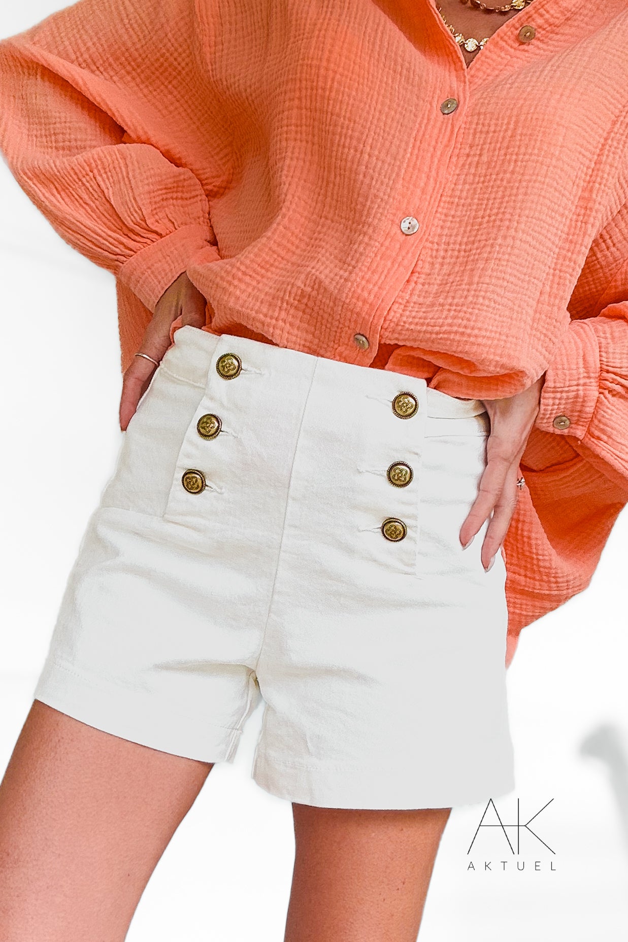 Short taille haute écru à boutons Victorinette Oraije