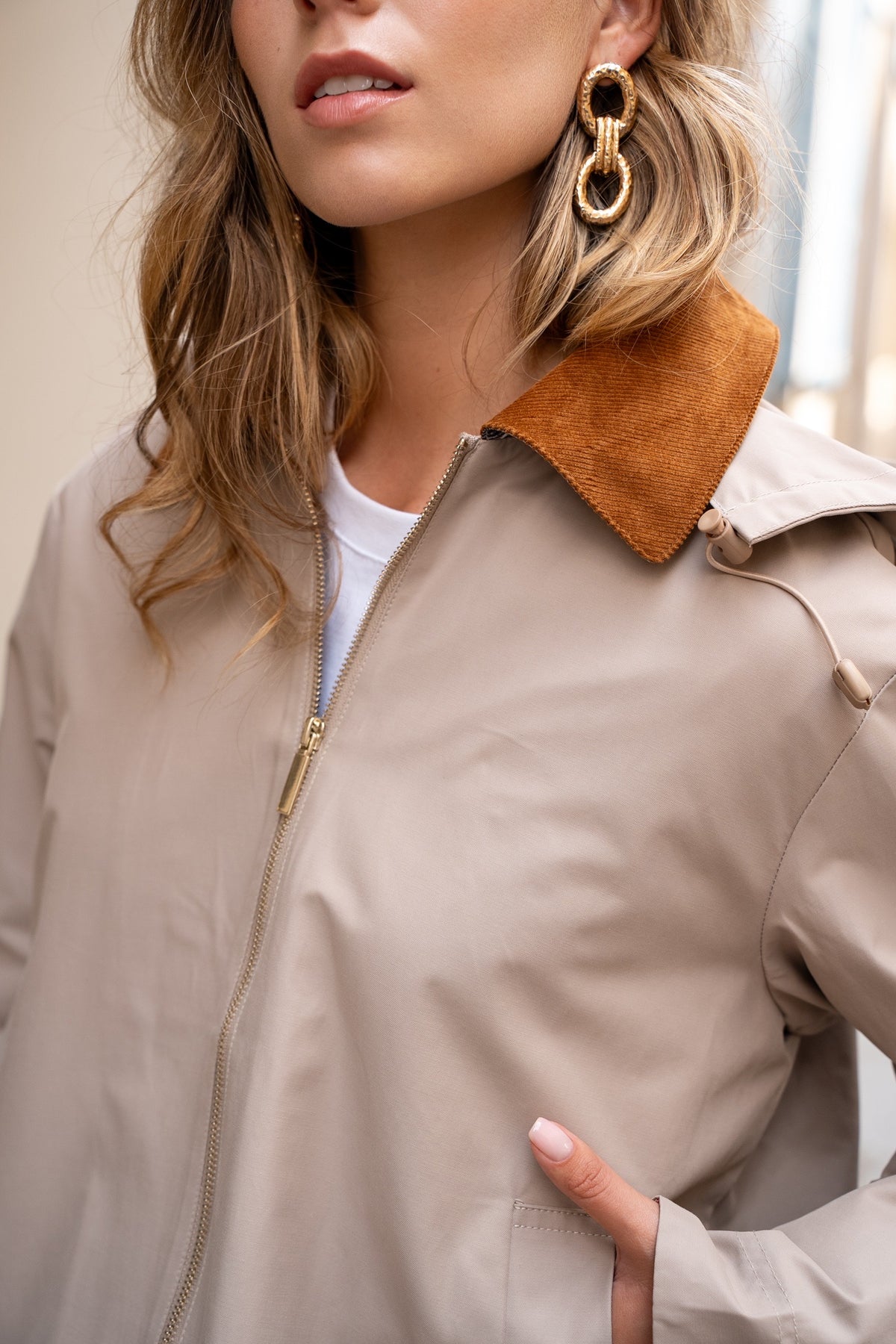 Parka courte beige col contrastant déperlante