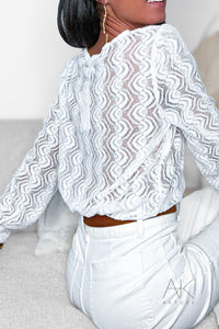 Top en dentelle blanche boutonné