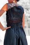 Top sans manches noir en broderie anglaise