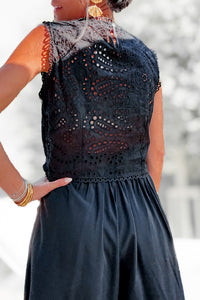 Top sans manches noir en broderie anglaise