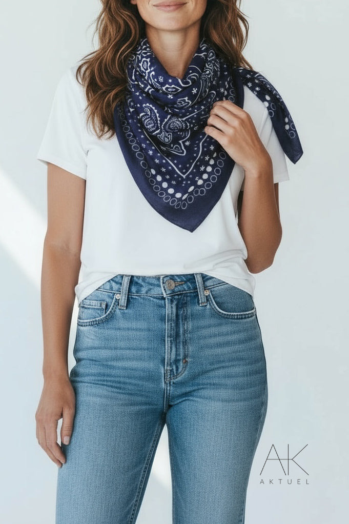Foulard carré bleu marine imprimé bandana