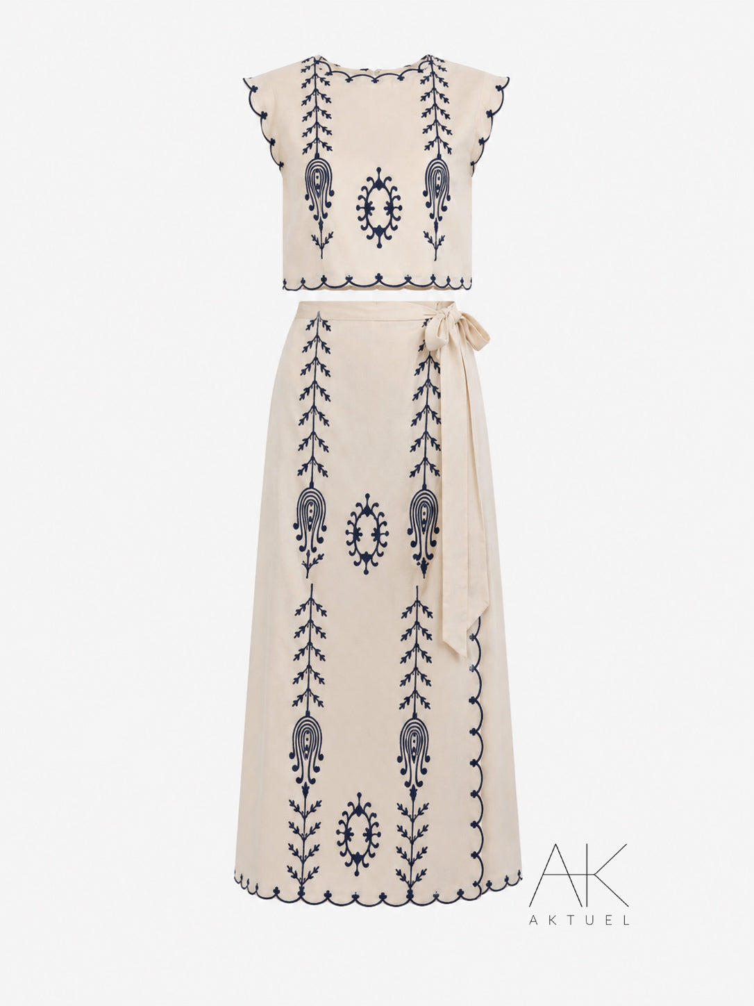 Ensemble brodé écru et bleu marine – Top & jupe longue bohème chic