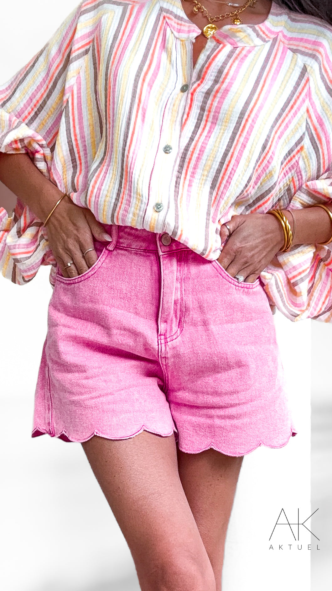 Short en jean rose finition festonnée