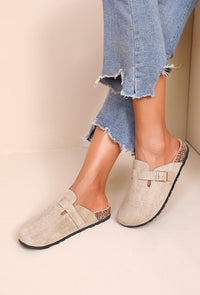 Sabots mules beige effet suédine à boucle