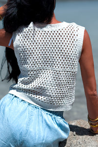 Top sans manches en crochet bleu, orange et jaune