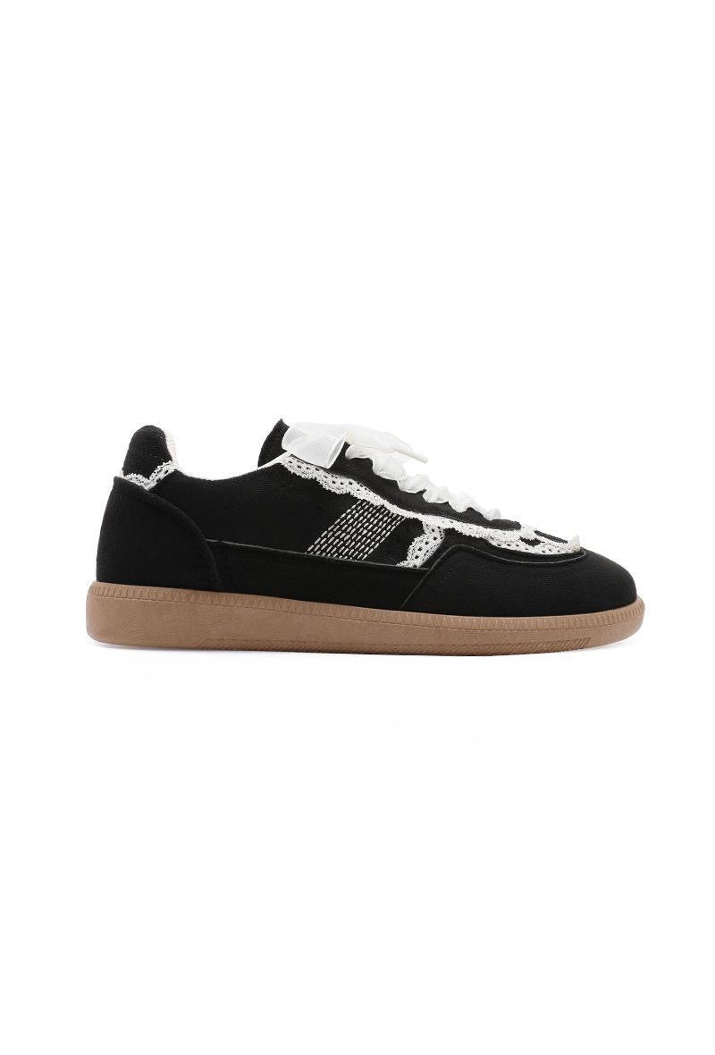 Basket noir finition dentelle