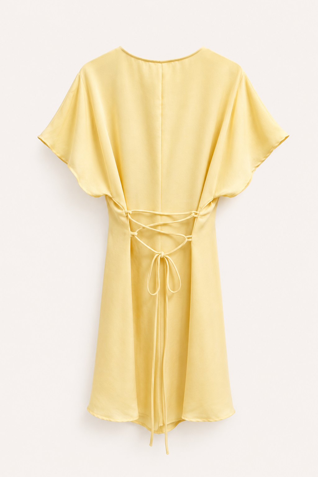 Robe satinée jaune pastel