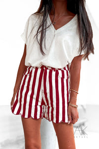 Short en jean à rayures finition festonnée bordeau