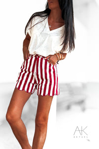 Short en jean à rayures finition festonnée bordeau