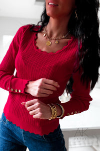 Pull fin rouge à maille ajourée