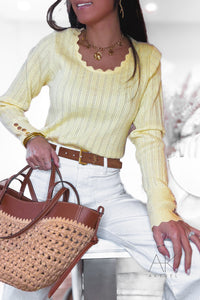 Pull fin jaune à maille ajourée