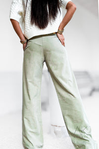 Pantalon droit kaki taille haute & détails boutonnés