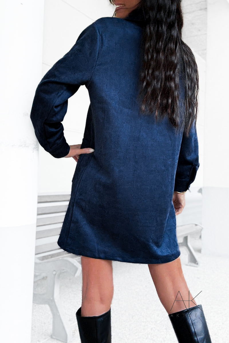 Robe droite en daim bleu à poches