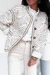 Veste matelassée crème à motifs ondulés