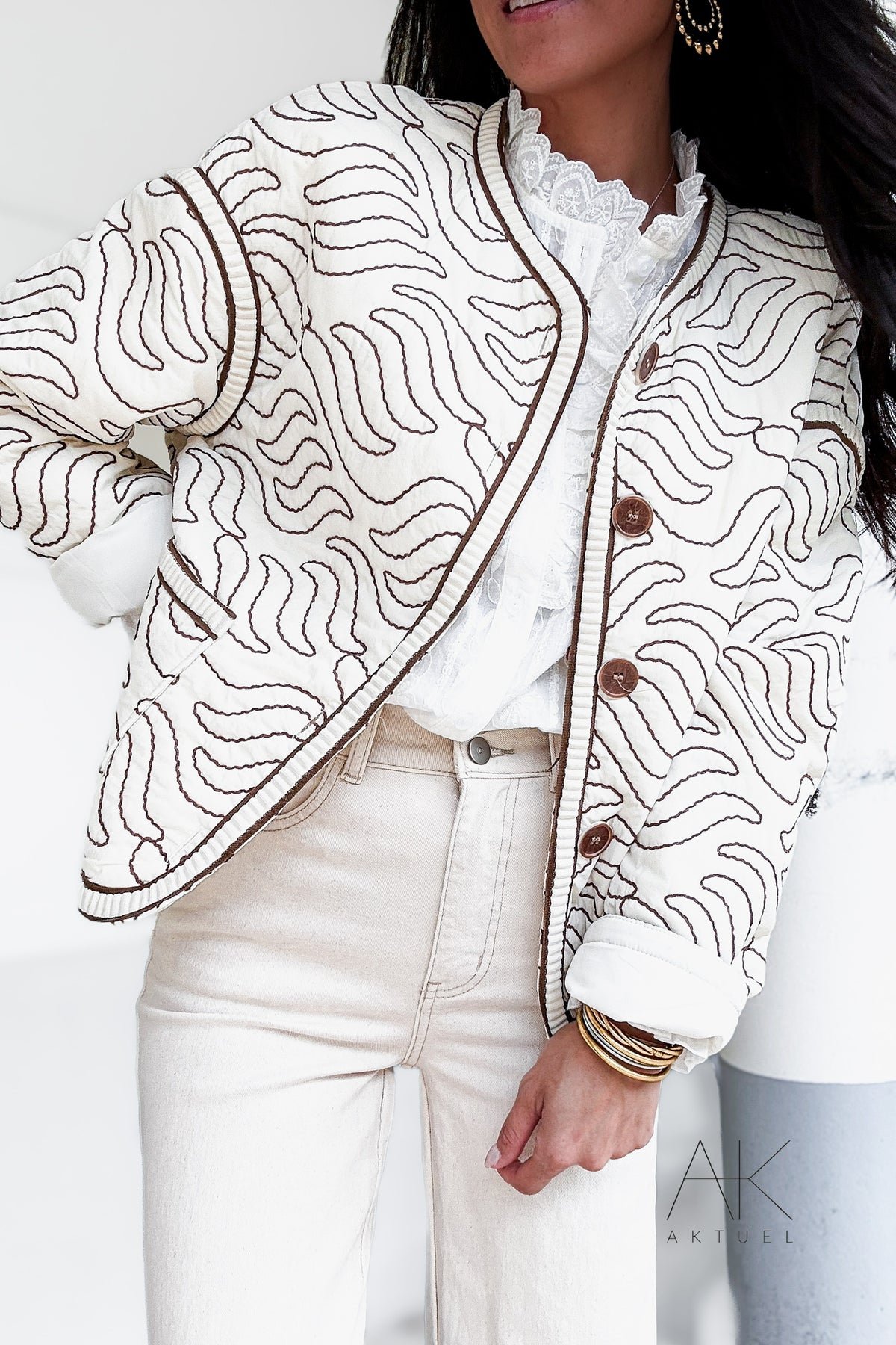 Veste matelassée crème à motifs ondulés