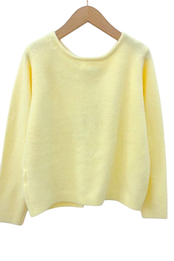 Pull jaune avec nœuds rayés