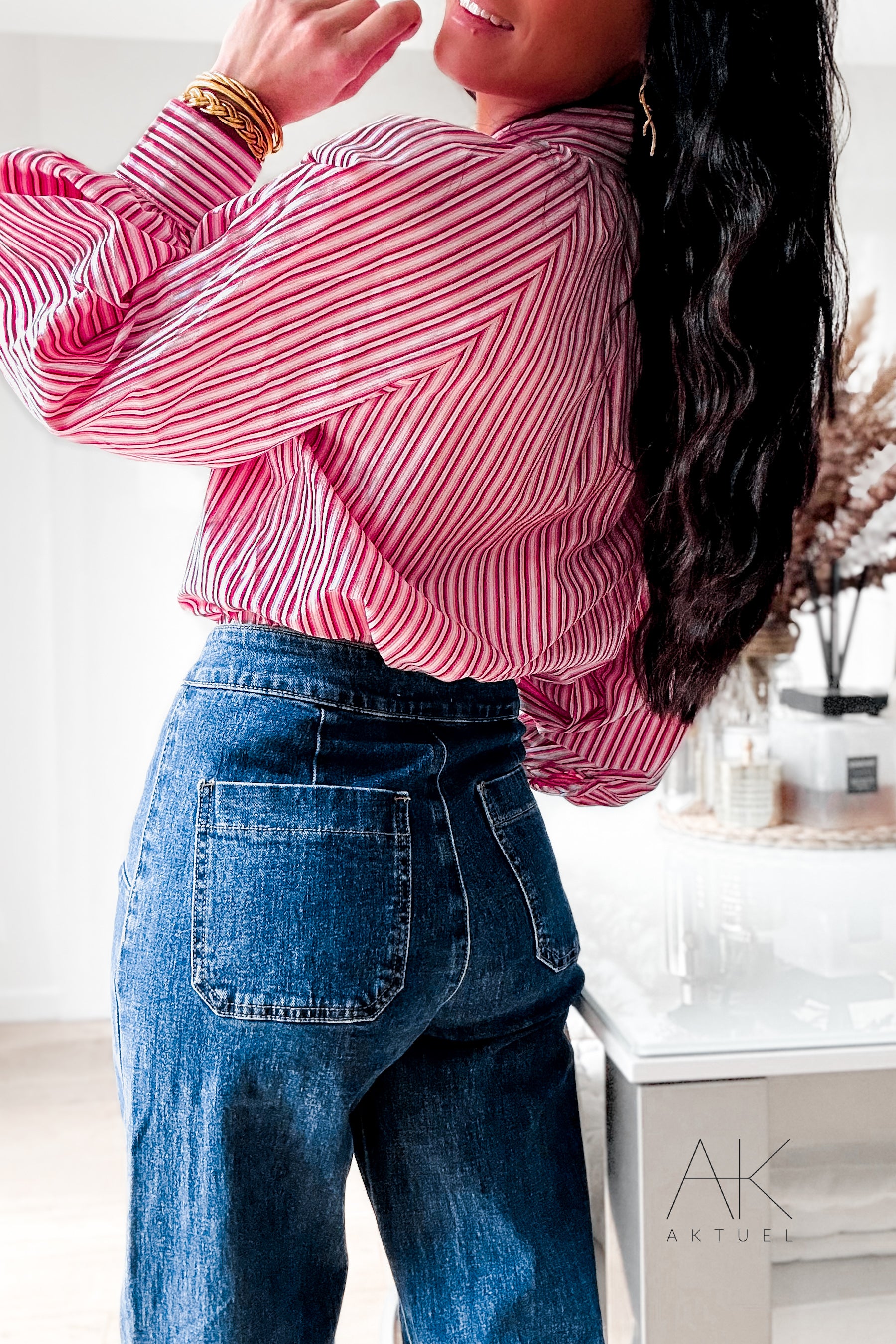 Chemise rayée rouge et rose à col volanté