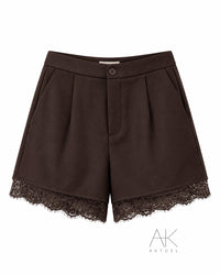 Short chocolat avec dentelle