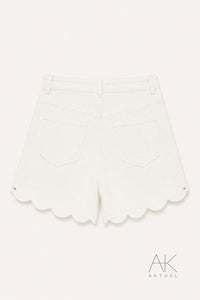 Short en jean blanc finition festonnée