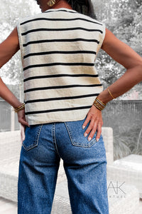 Top en maille rayée noir avec des boutons broches soleil