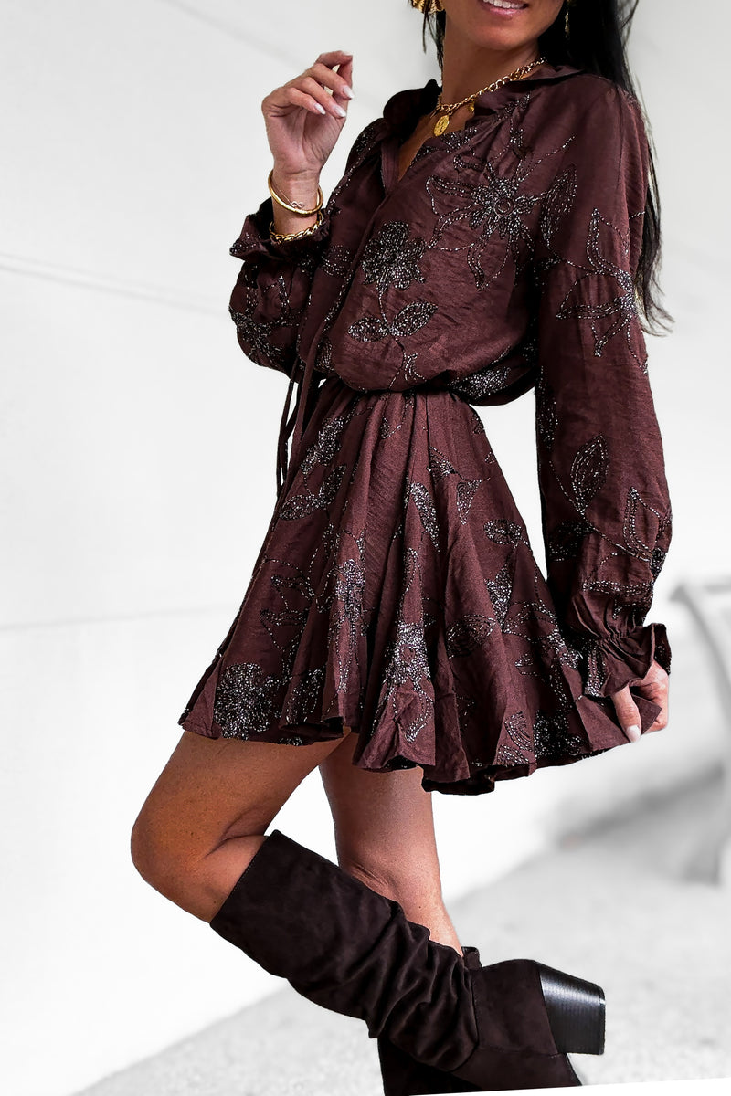 Robe courte chocolat à fleurs brodées