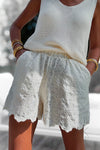 Short blanc brodé effet dentelle