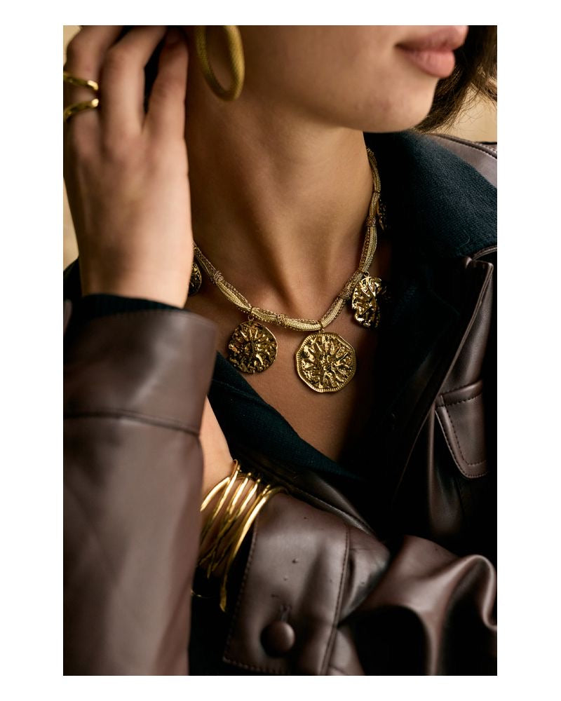 Collier cordon breloques soleil martelé doré