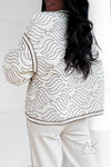 Veste matelassée crème à motifs ondulés