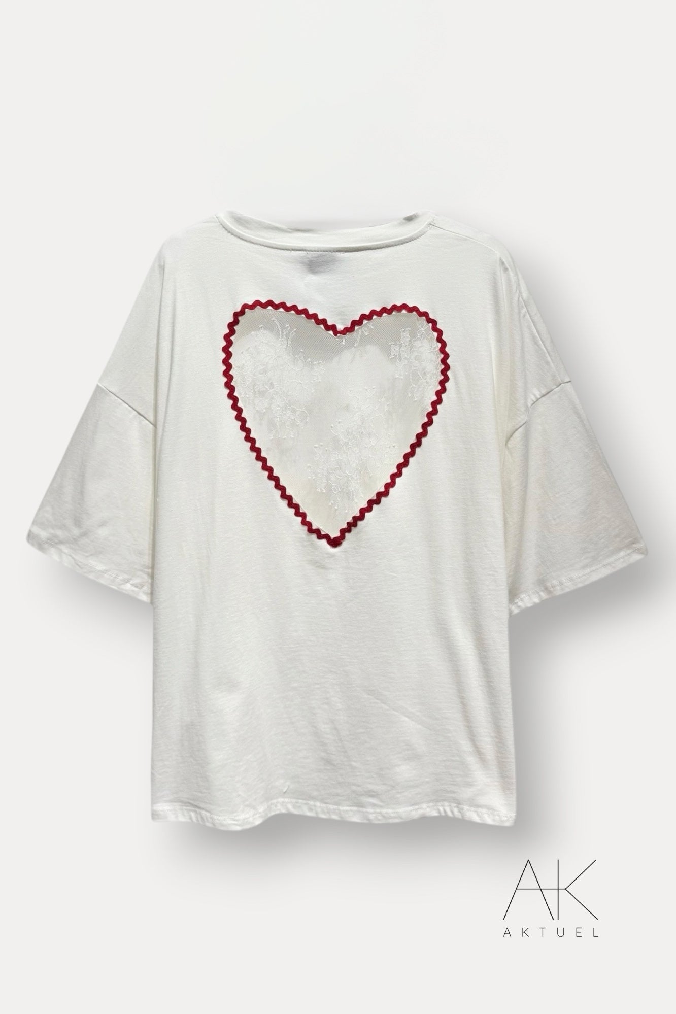 T-shirt blanc cœur dentelle dans le dos