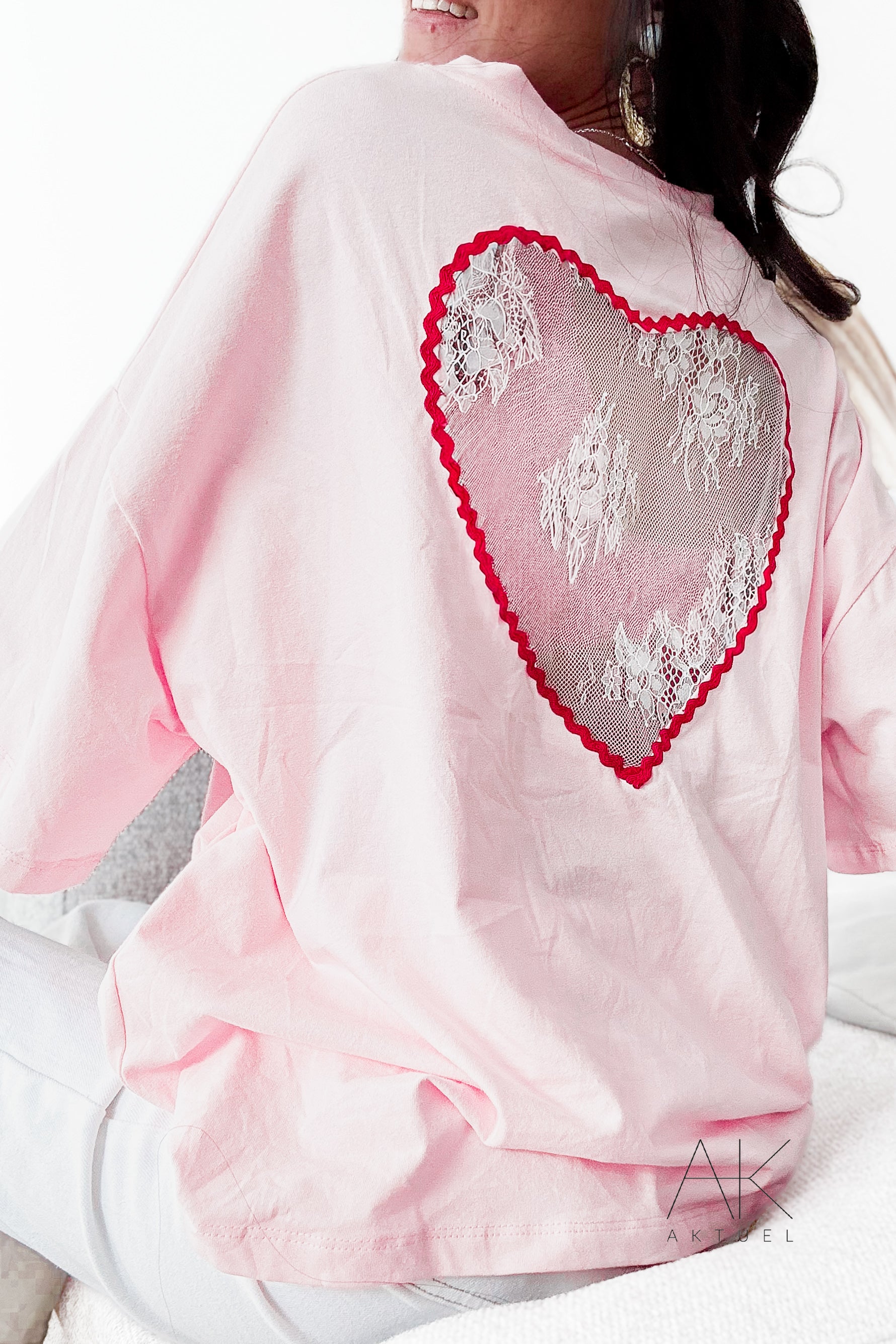 T-shirt rose cœur dentelle dans le dos