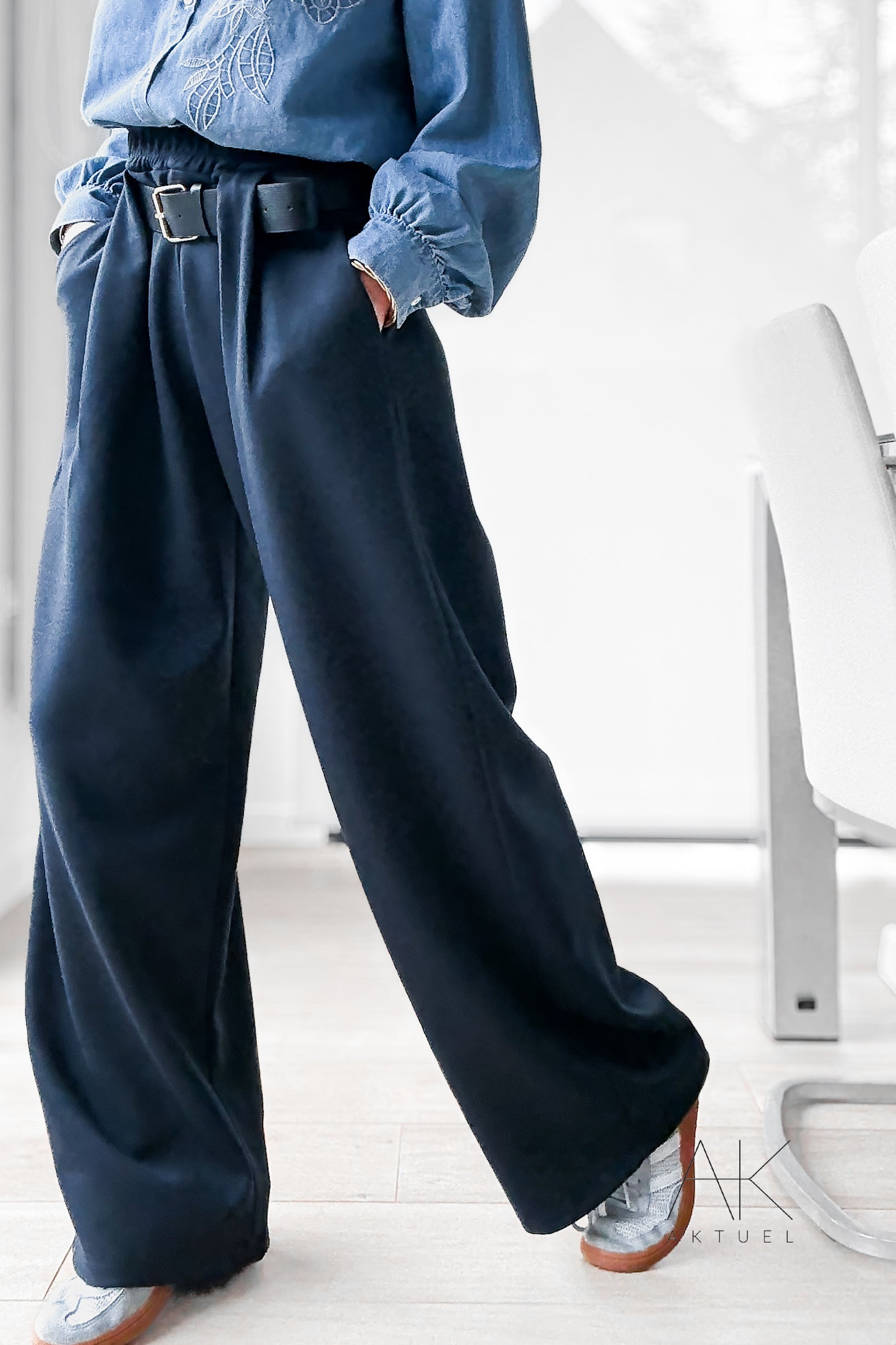 Pantalon large jogging bleu ceinturé